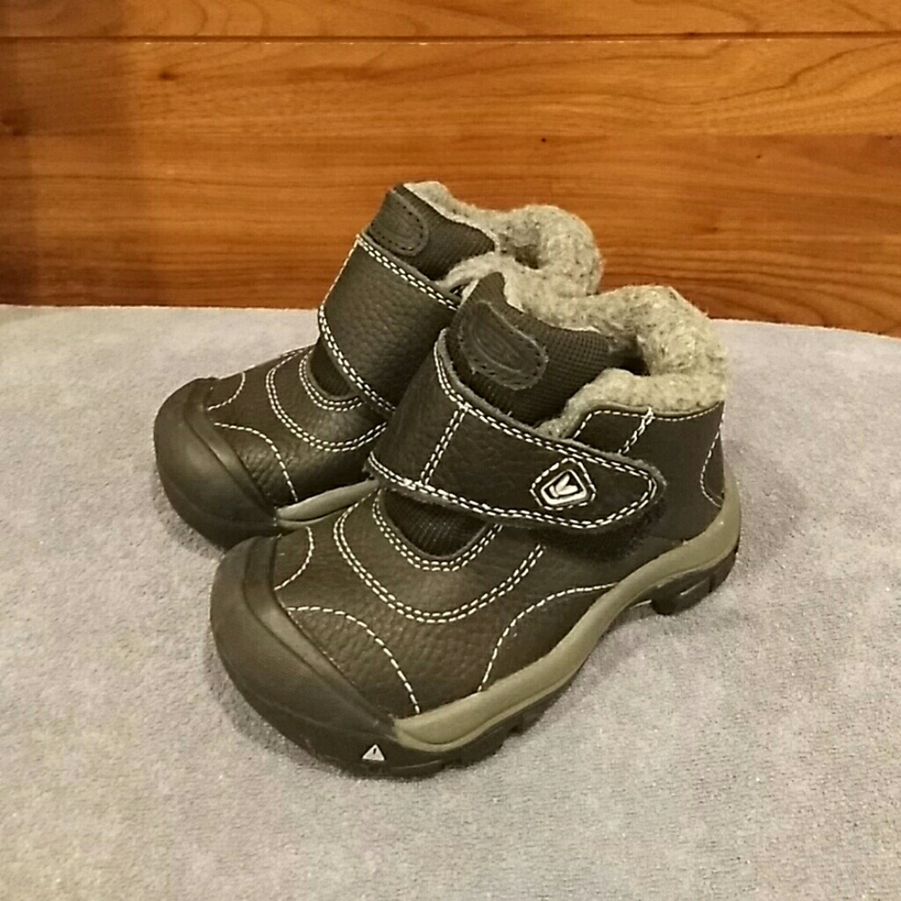 New Keen Boots size 8